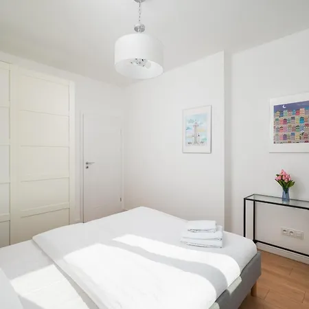 Wola Kolejowa Chic Apartment Варшава Екстер'єр фото